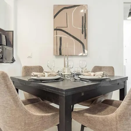 Modern With Patio & Parking By Rems * مالقة