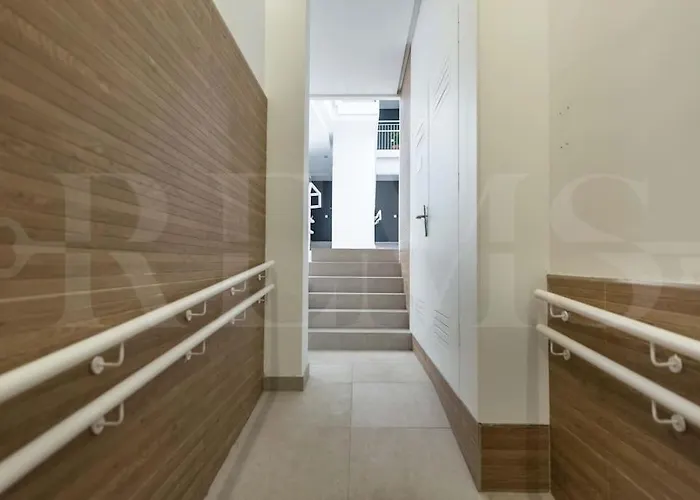 Modern With Patio & Parking Rems *