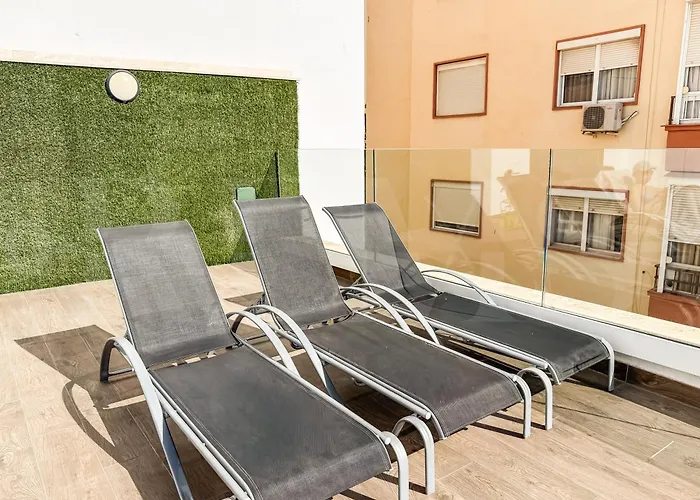 Modern With Patio & Parking Rems *