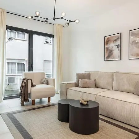 Modern With Patio & Parking By Rems