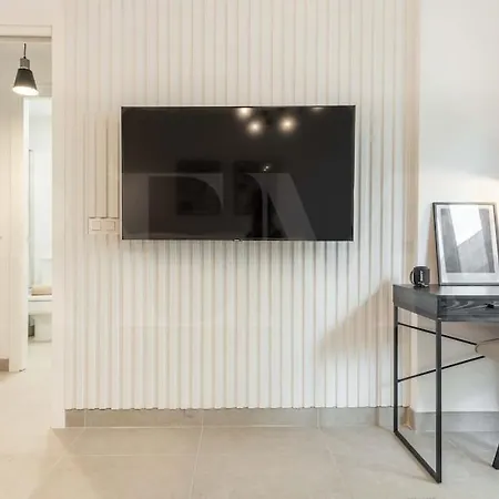 Apartment Modern With Patio & Parking By Rems