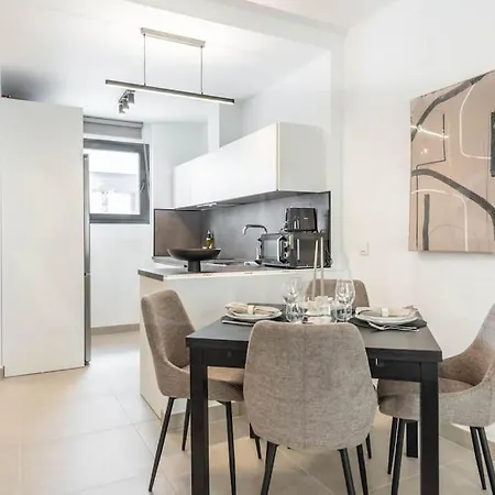 Modern With Patio & Parking By Rems Apartment *
