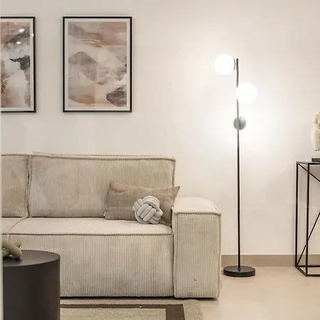 Modern With Patio & Parking By Rems Malaga