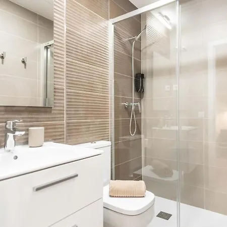 Modern With Patio & Parking By Rems Apartment Malaga