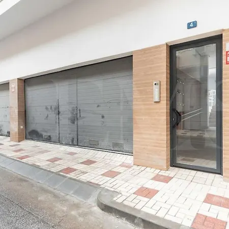 Modern With Patio & Parking By Rems Malaga