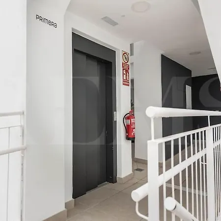 Modern With Patio & Parking By Rems Apartment *
