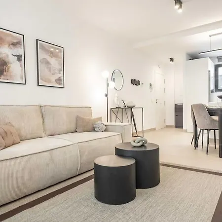 Modern With Patio & Parking By Rems Apartment *