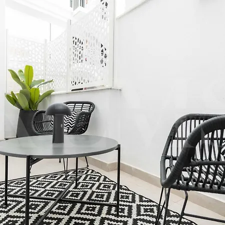 Modern With Patio & Parking By Rems Malaga