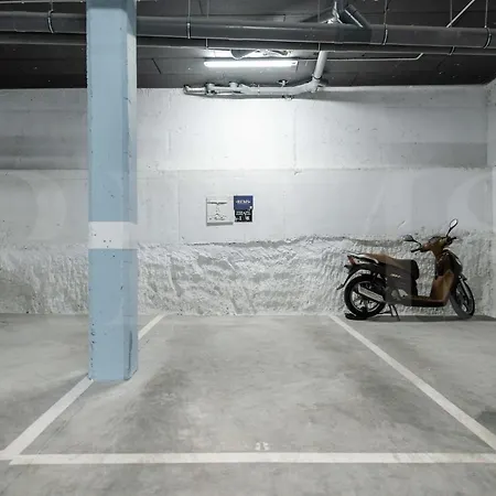 Modern With Patio & Parking By Rems