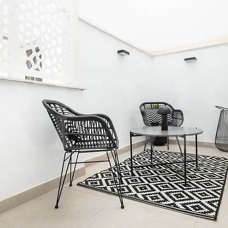 Modern With Patio & Parking By Rems Malaga