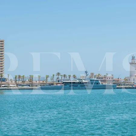 Modern With Patio & Parking By Rems Apartment Malaga